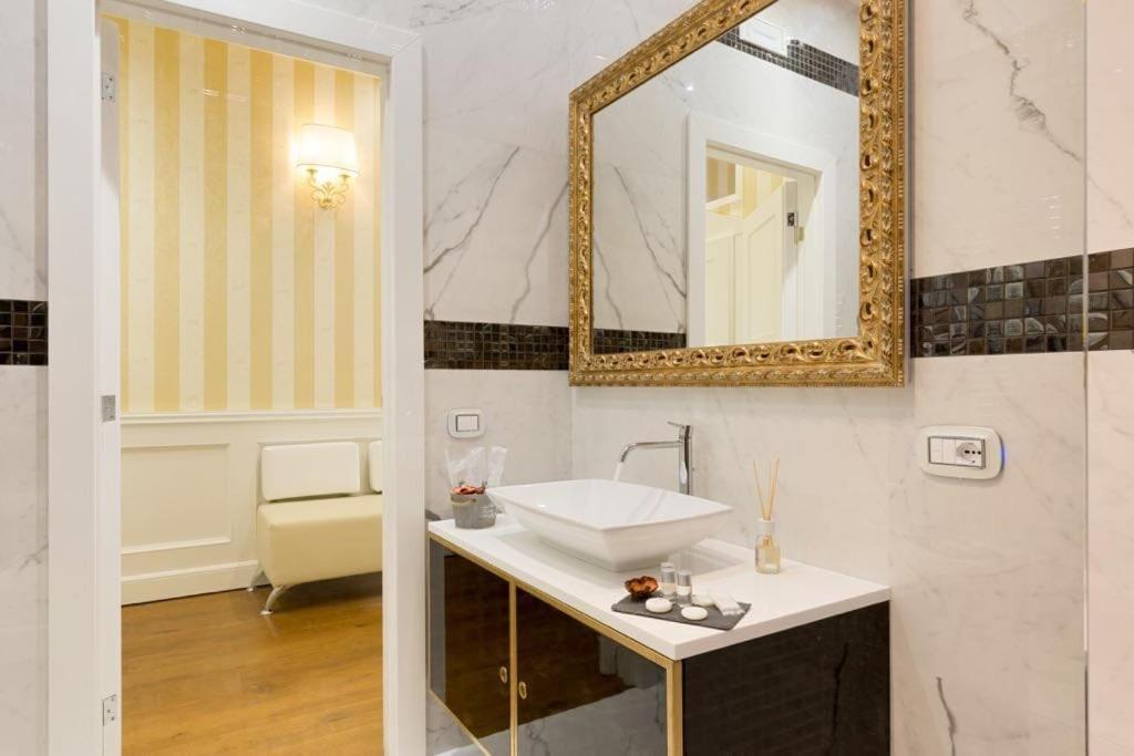Piazza Venezia Luxury Suite روما المظهر الخارجي الصورة