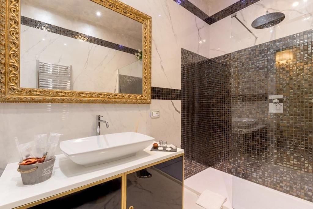 Piazza Venezia Luxury Suite روما المظهر الخارجي الصورة